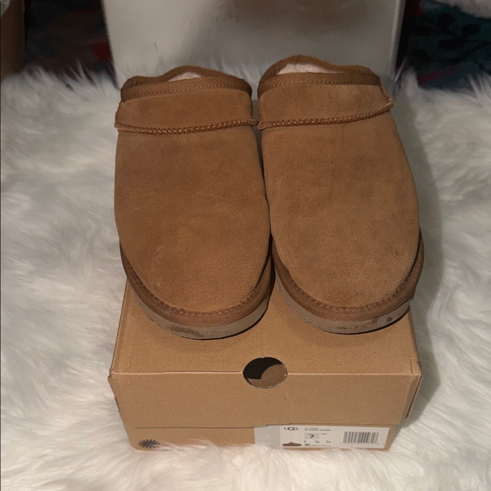 UGG Chestnut Classic Slippers Size 7